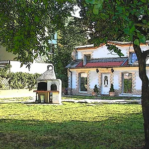 https://ferienhaus-kutscherhaus-casa-chabeli-berlin-max-11-personen.find-berlin-hotels.com